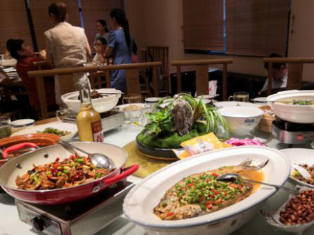 员工生日趴，，，，，，，浓浓公司情！