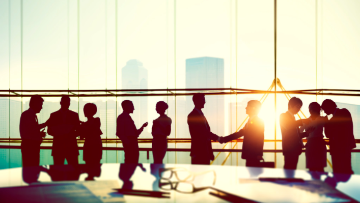 屹立于天际线的花园会议室